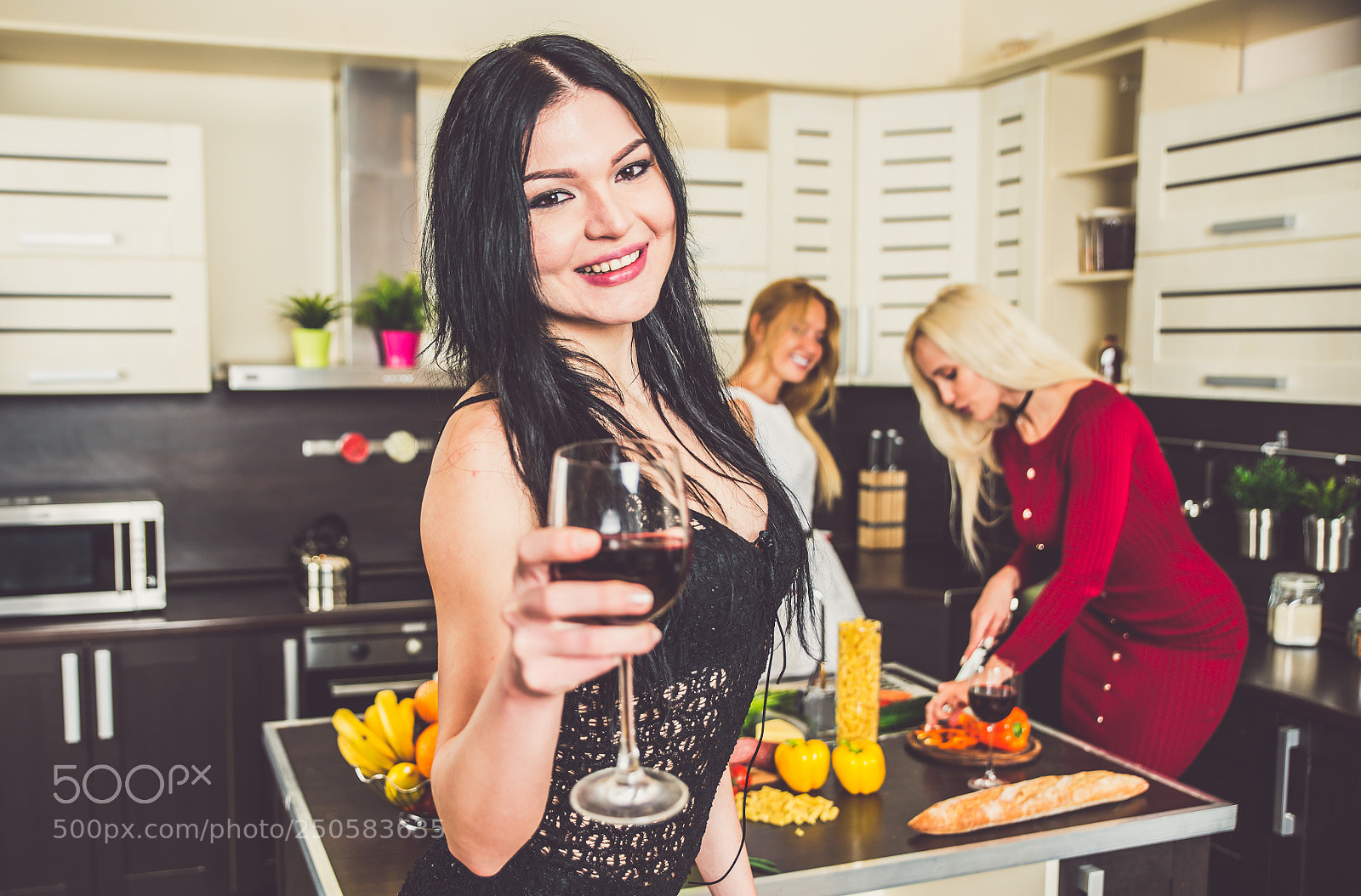 Nikon D610 sample photo. Three woman friends having photography