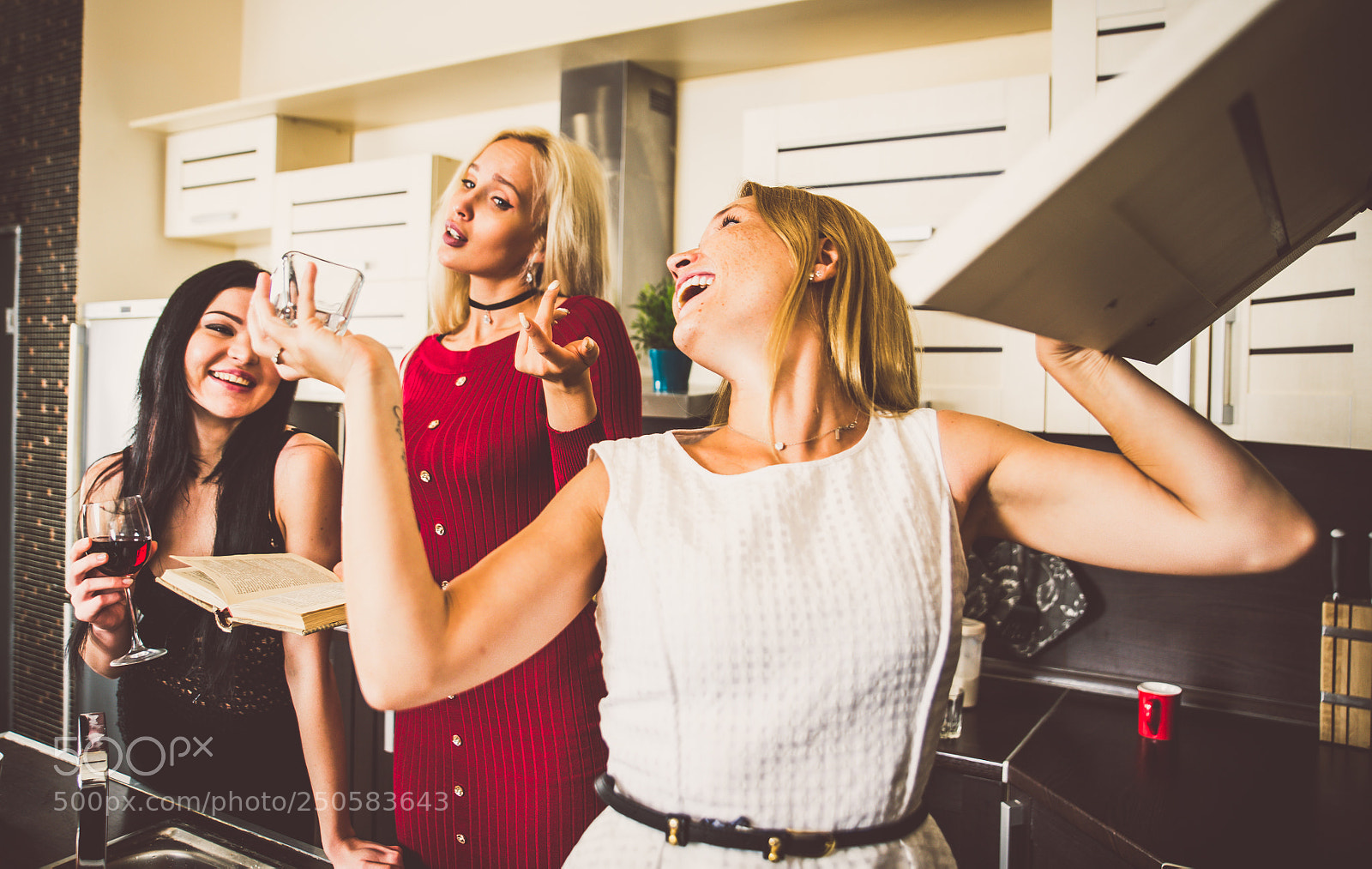 Nikon D610 sample photo. Three woman friends having photography