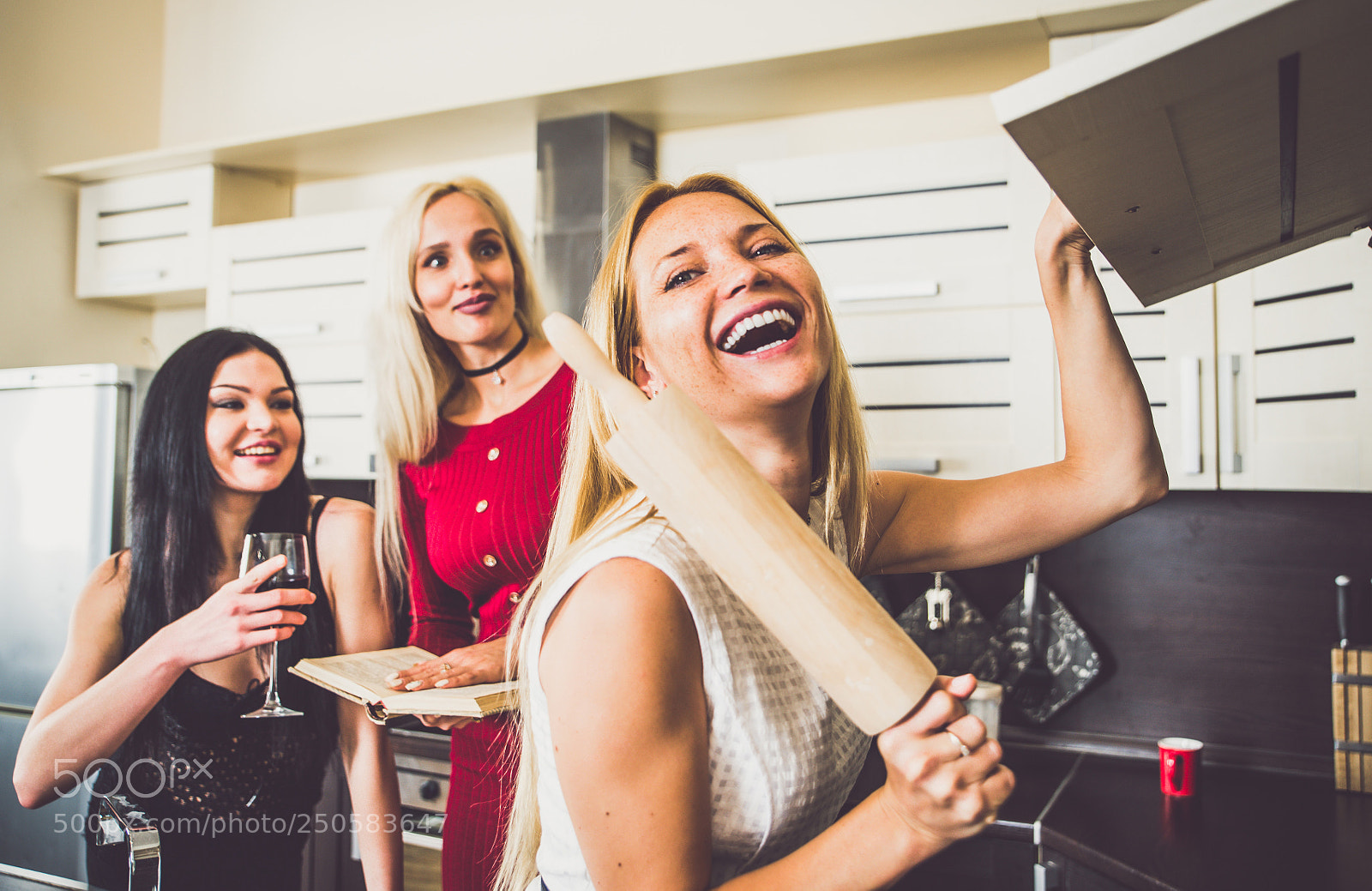 Nikon D610 sample photo. Three woman friends having photography