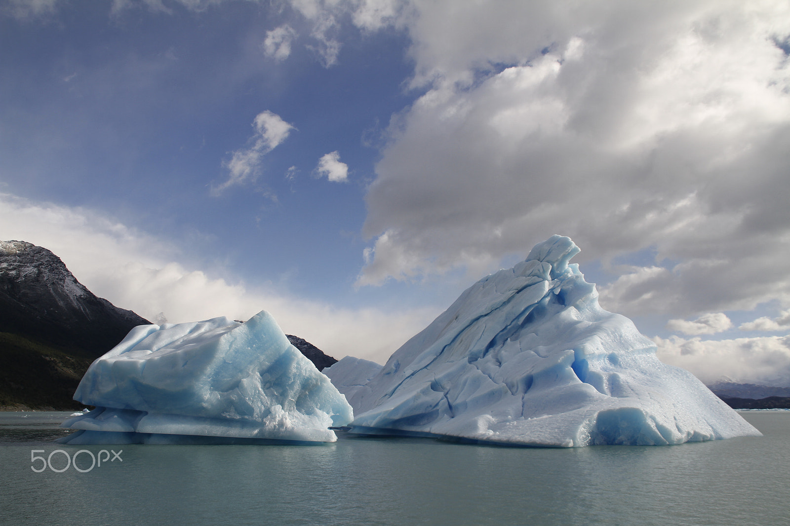 Canon EOS 7D + Canon EF 75-300mm F4.0-5.6 IS USM sample photo. Icebergs en el canal de los témpanos photography