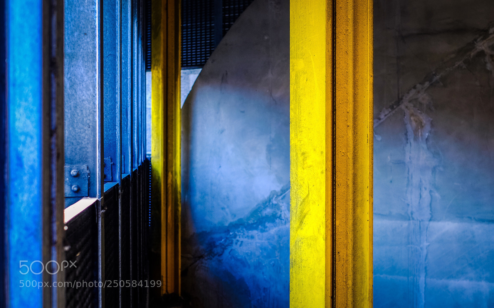 Fujifilm X-T10 sample photo. Blue and yellow photography