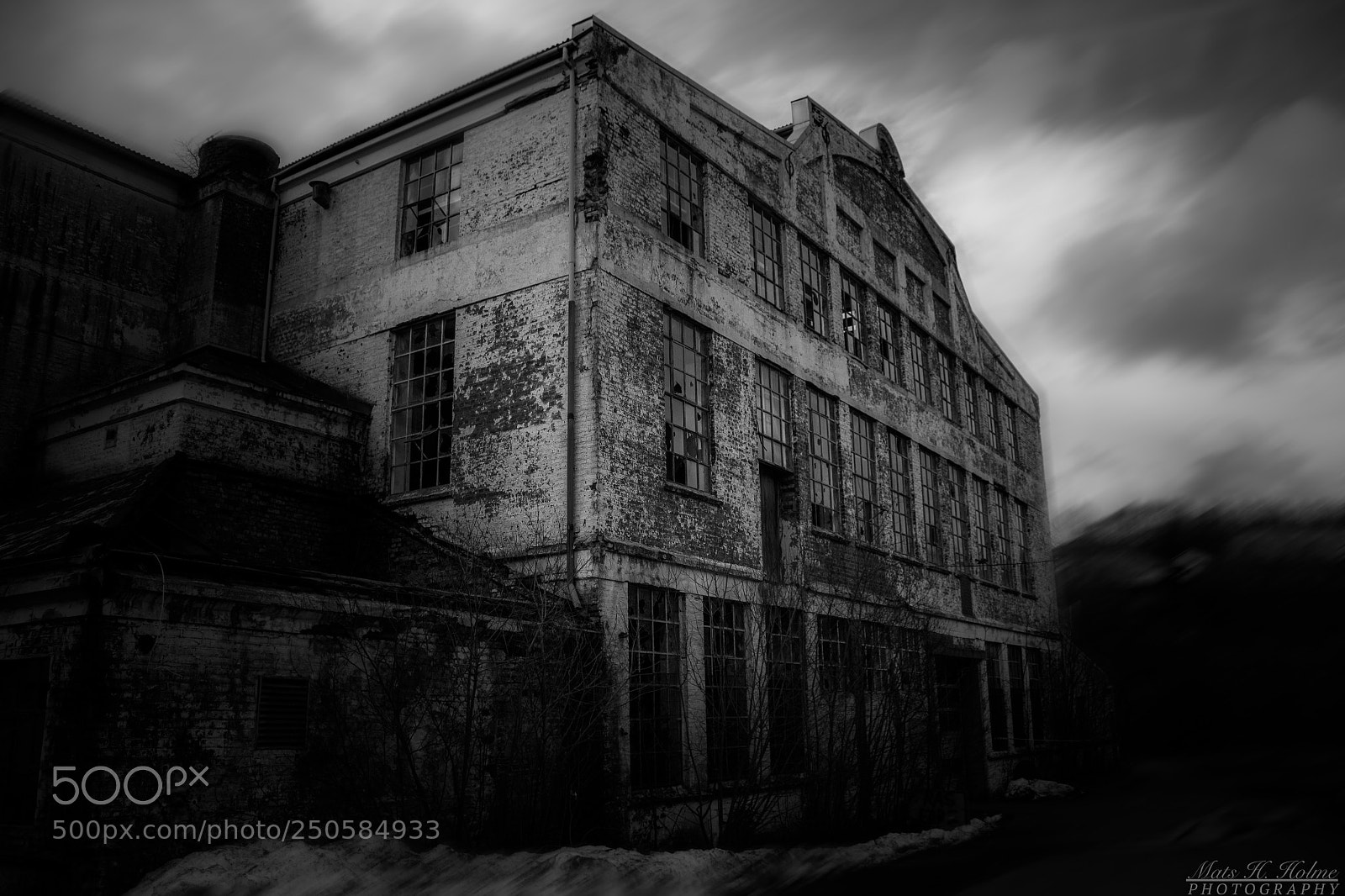 Canon EOS 550D (EOS Rebel T2i / EOS Kiss X4) sample photo. Abandoned factory photography