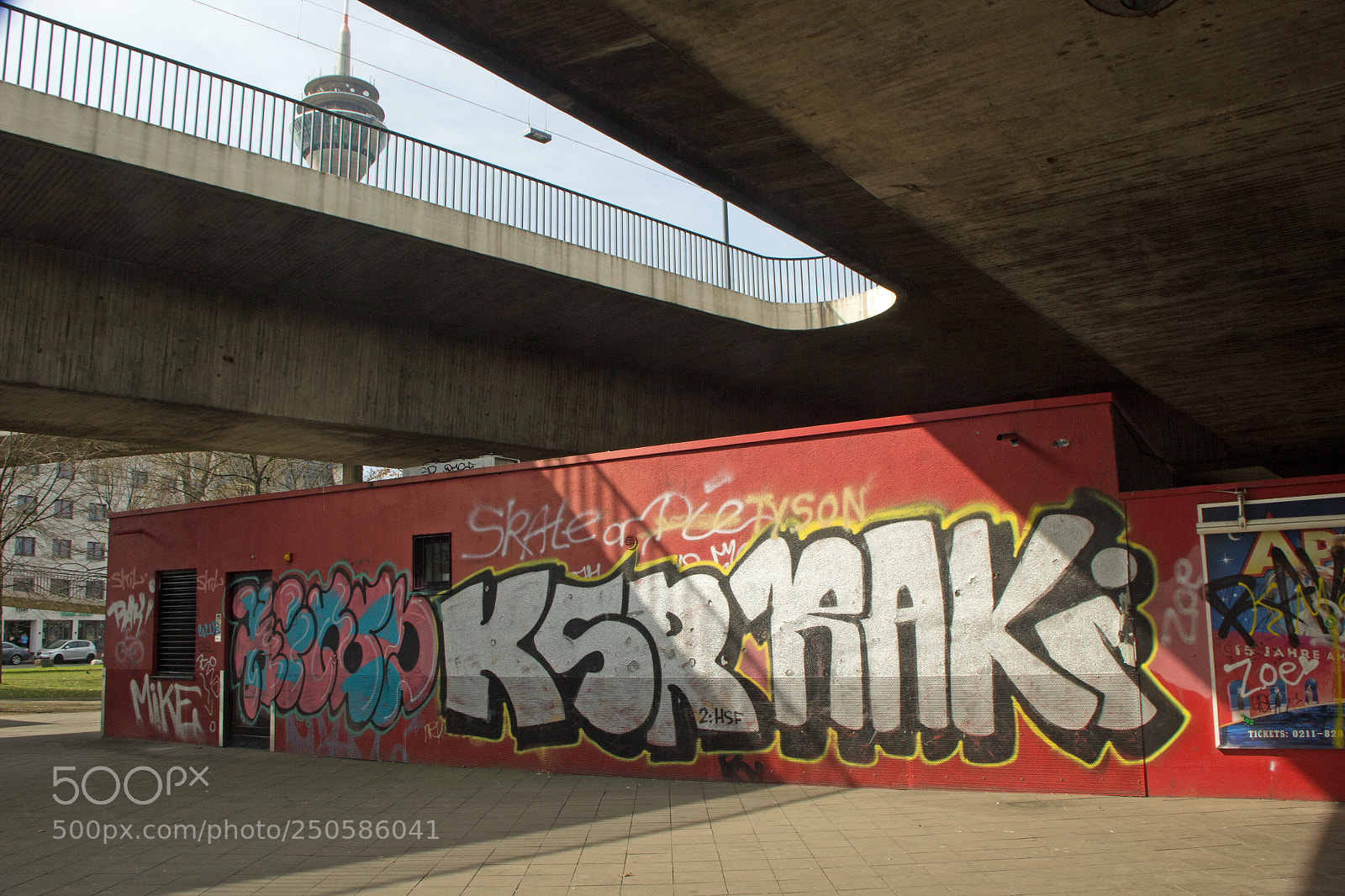 Canon EOS 60D sample photo. City marks photography
