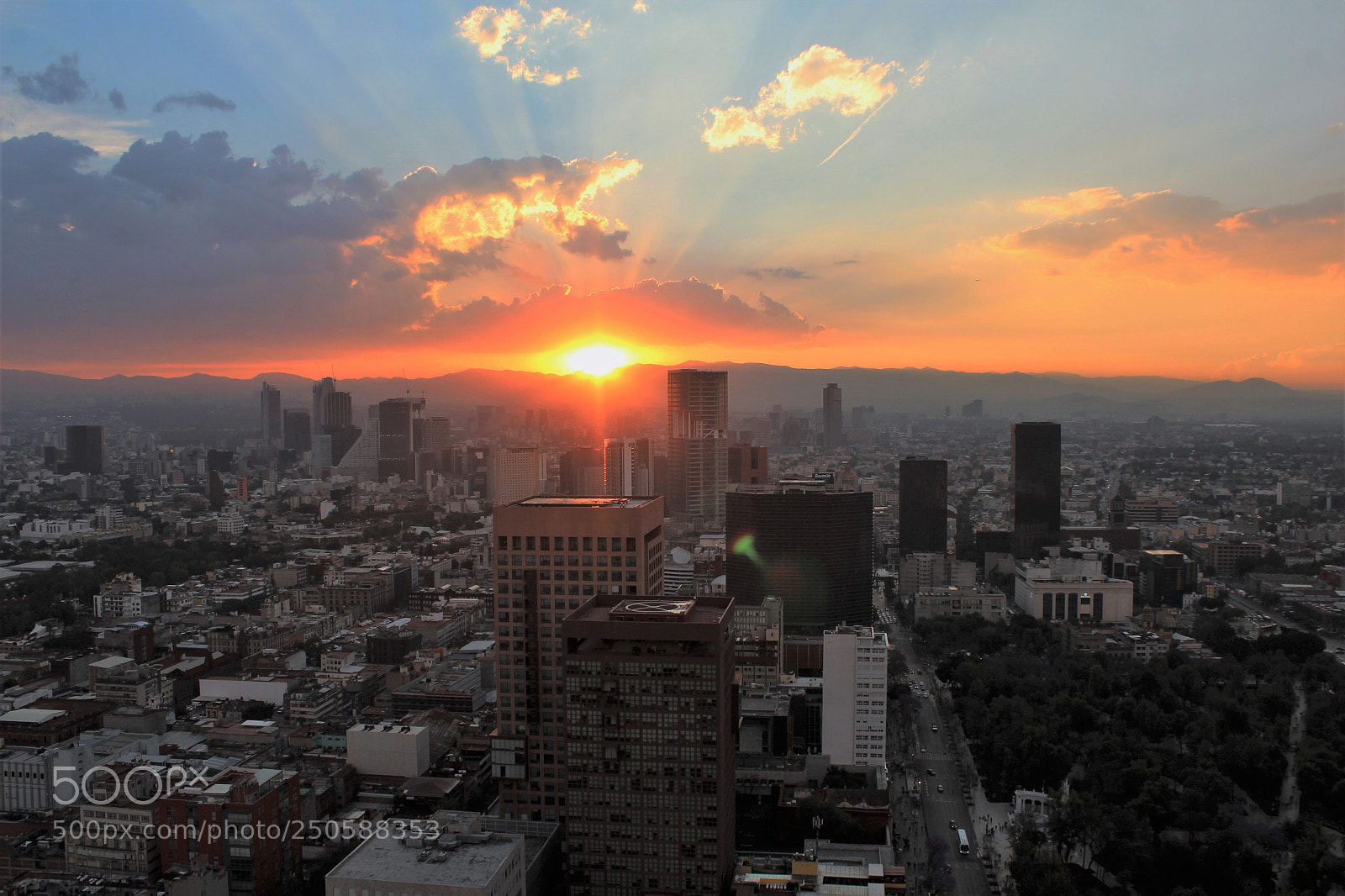 Canon EOS 1200D (EOS Rebel T5 / EOS Kiss X70 / EOS Hi) sample photo. Sunset over mexico city photography