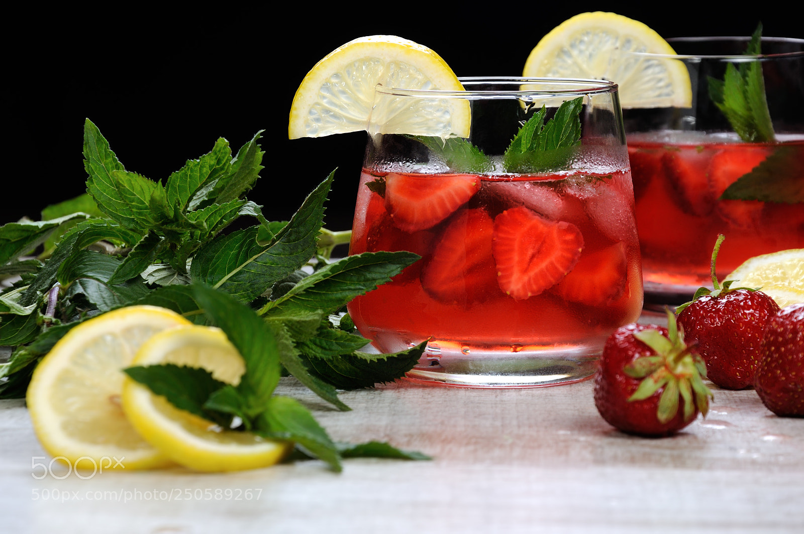 Nikon D90 sample photo. Strawberry lemonade photography