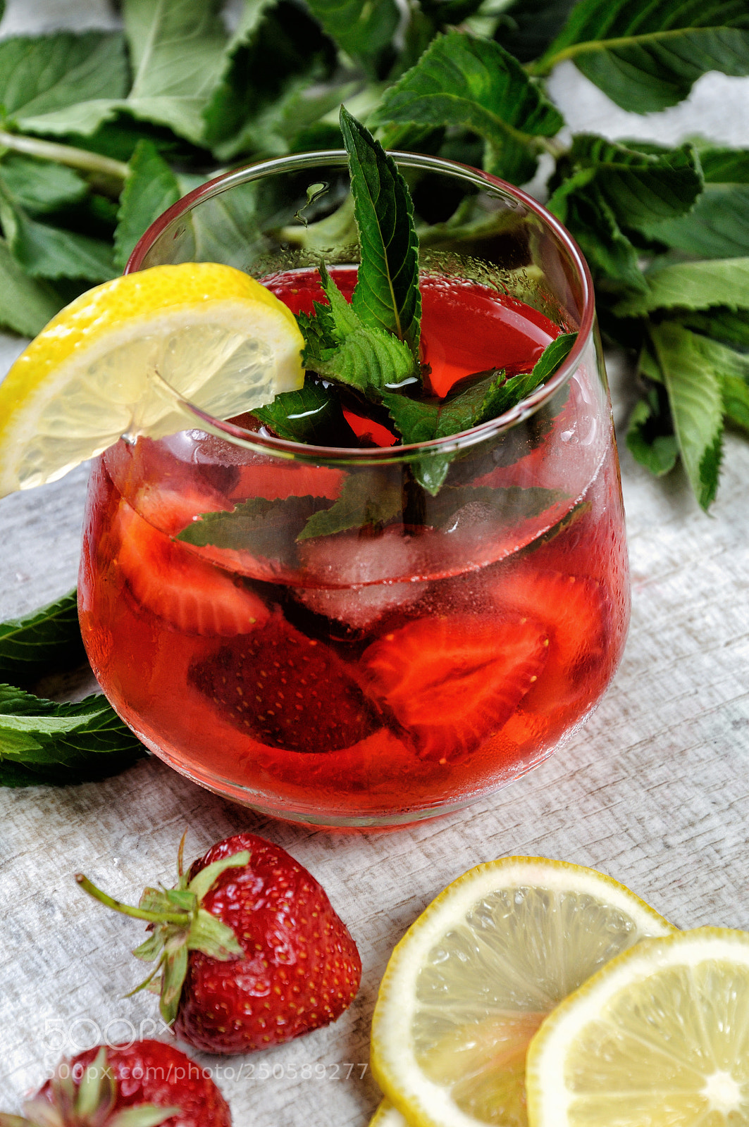 Nikon D90 sample photo. Strawberry lemonade photography