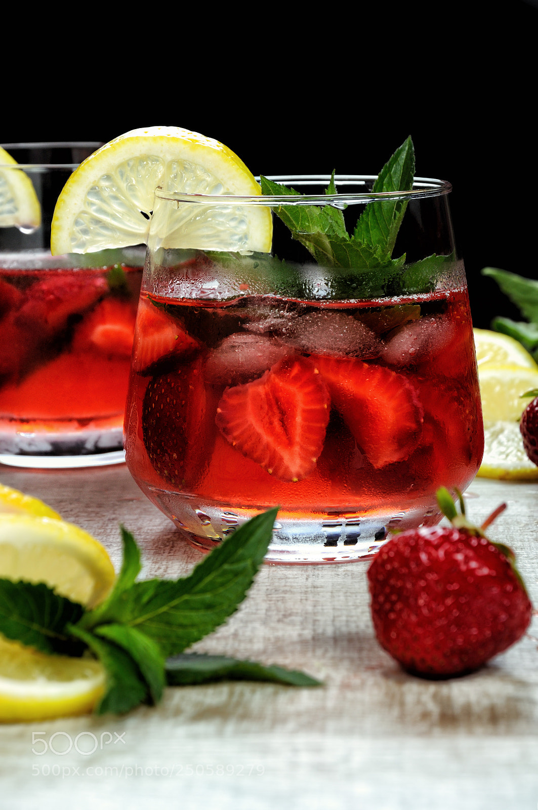 Nikon D90 sample photo. Strawberry lemonade photography