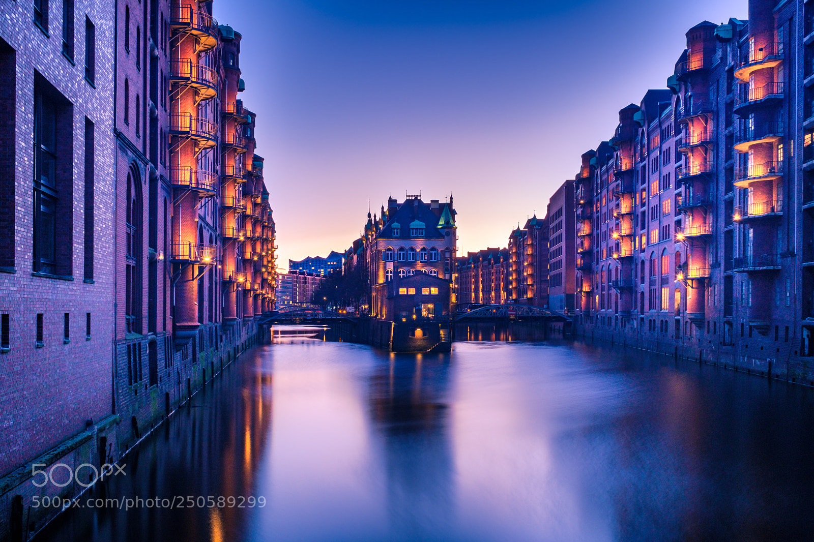 Fujifilm X100F sample photo. Speicherstadt photography