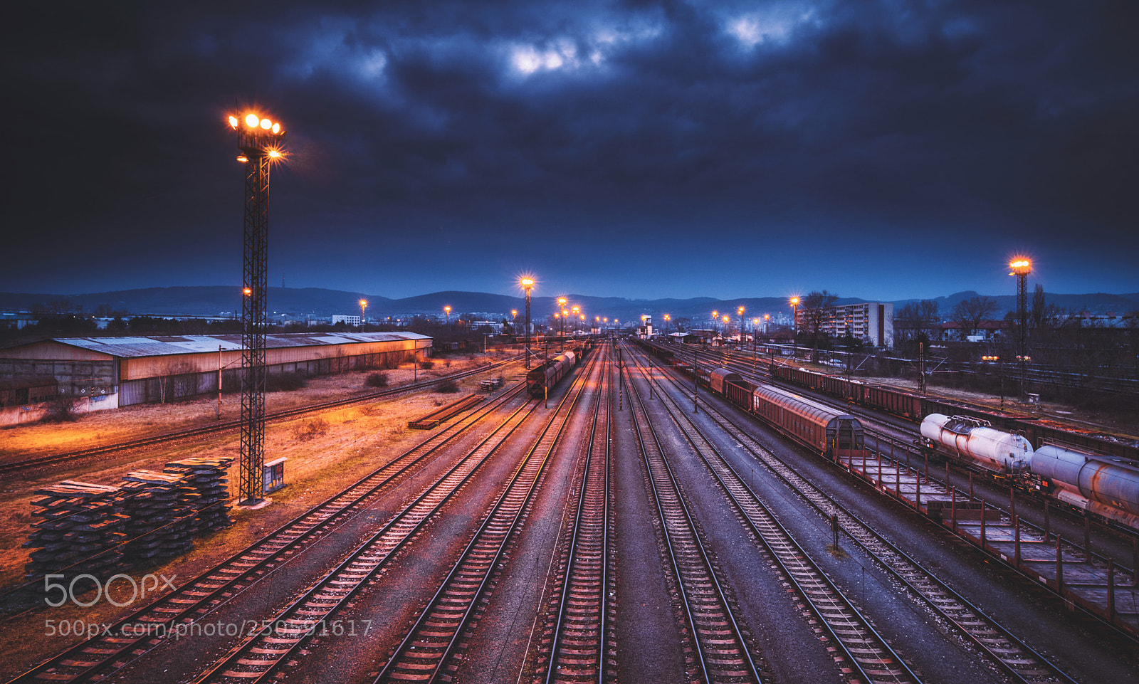 Pentax K-1 sample photo. Train rendez-vous photography