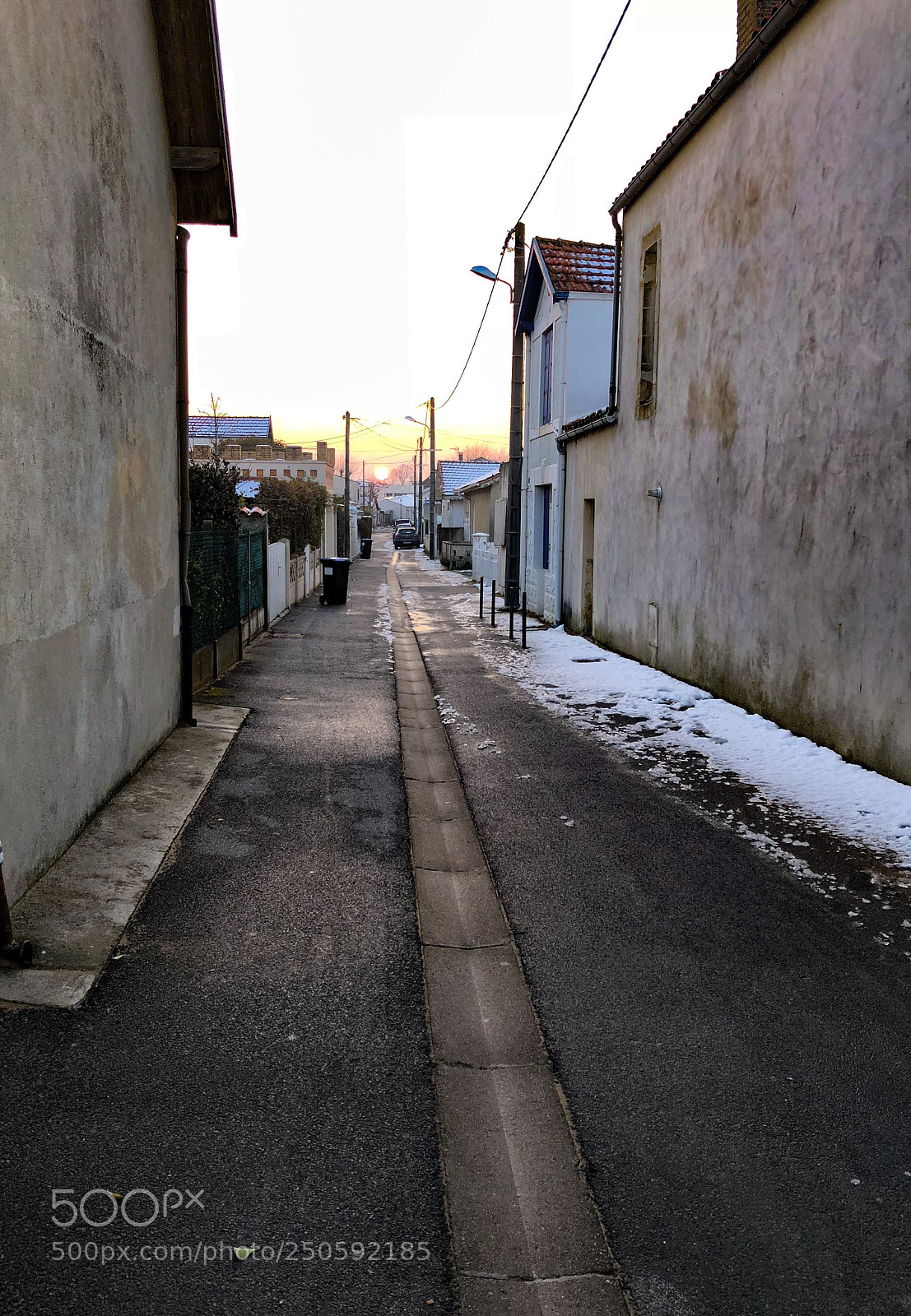 Apple iPhone 8 sample photo. Rue du puits entre photography