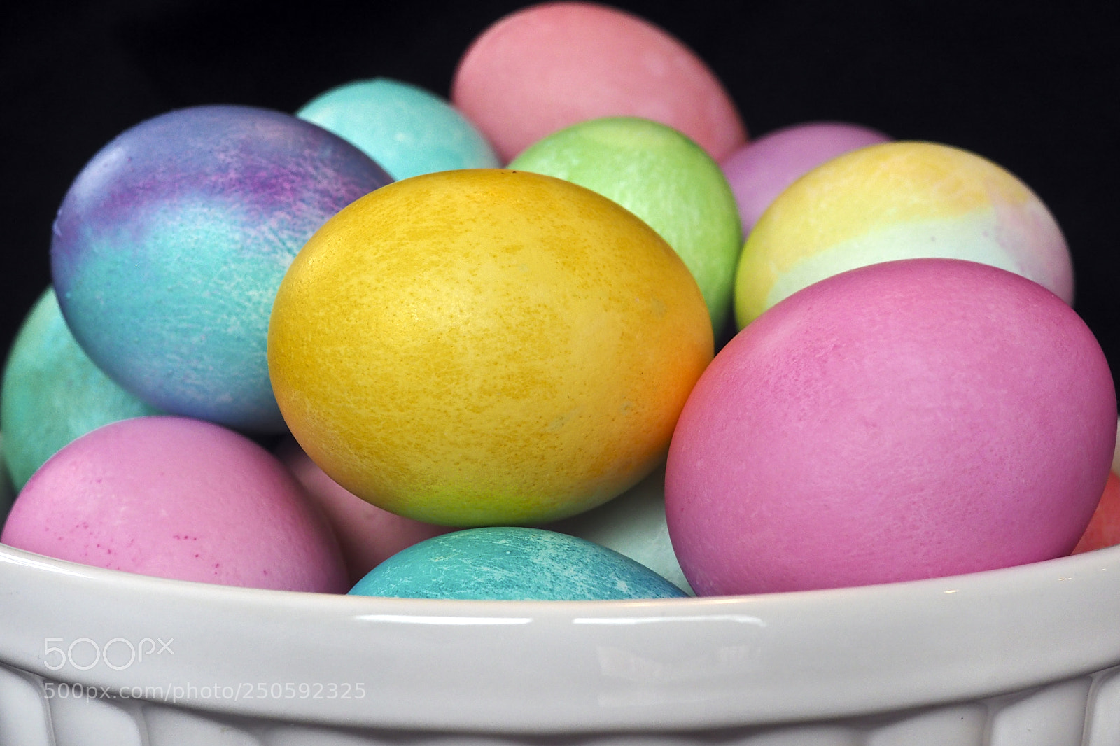 Olympus OM-D E-M5 II sample photo. Dyed eggs photography