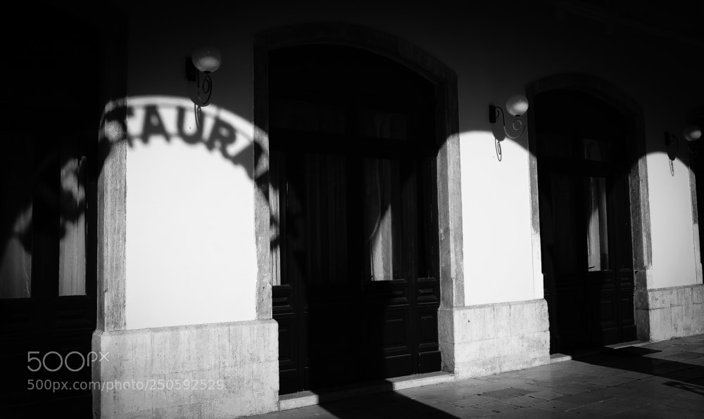Fujifilm X100F sample photo. Restaurant photography