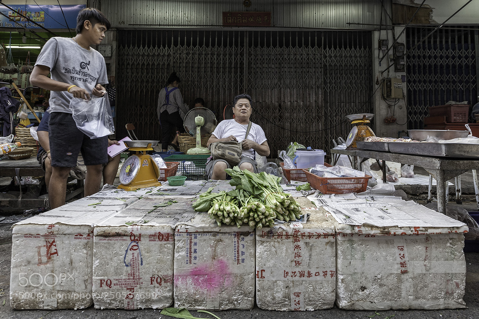 Canon EOS 5D Mark II sample photo. Morning markets photography