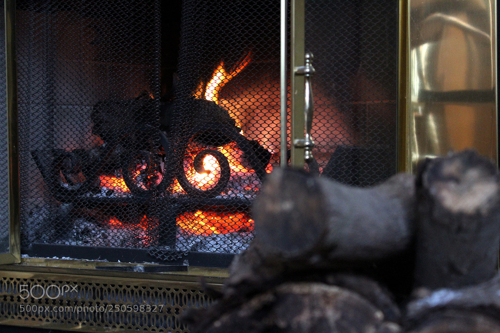 Canon EOS 1200D (EOS Rebel T5 / EOS Kiss X70 / EOS Hi) sample photo. Fireplace photography