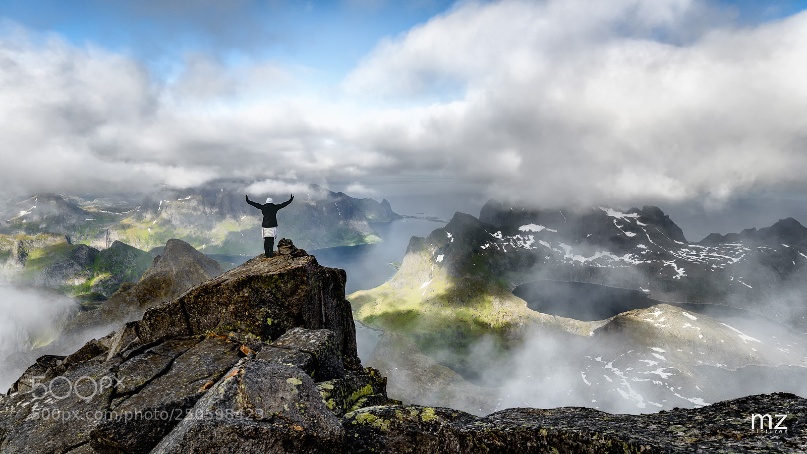 Nikon D800 sample photo. Foggyhermannstalstinden photography