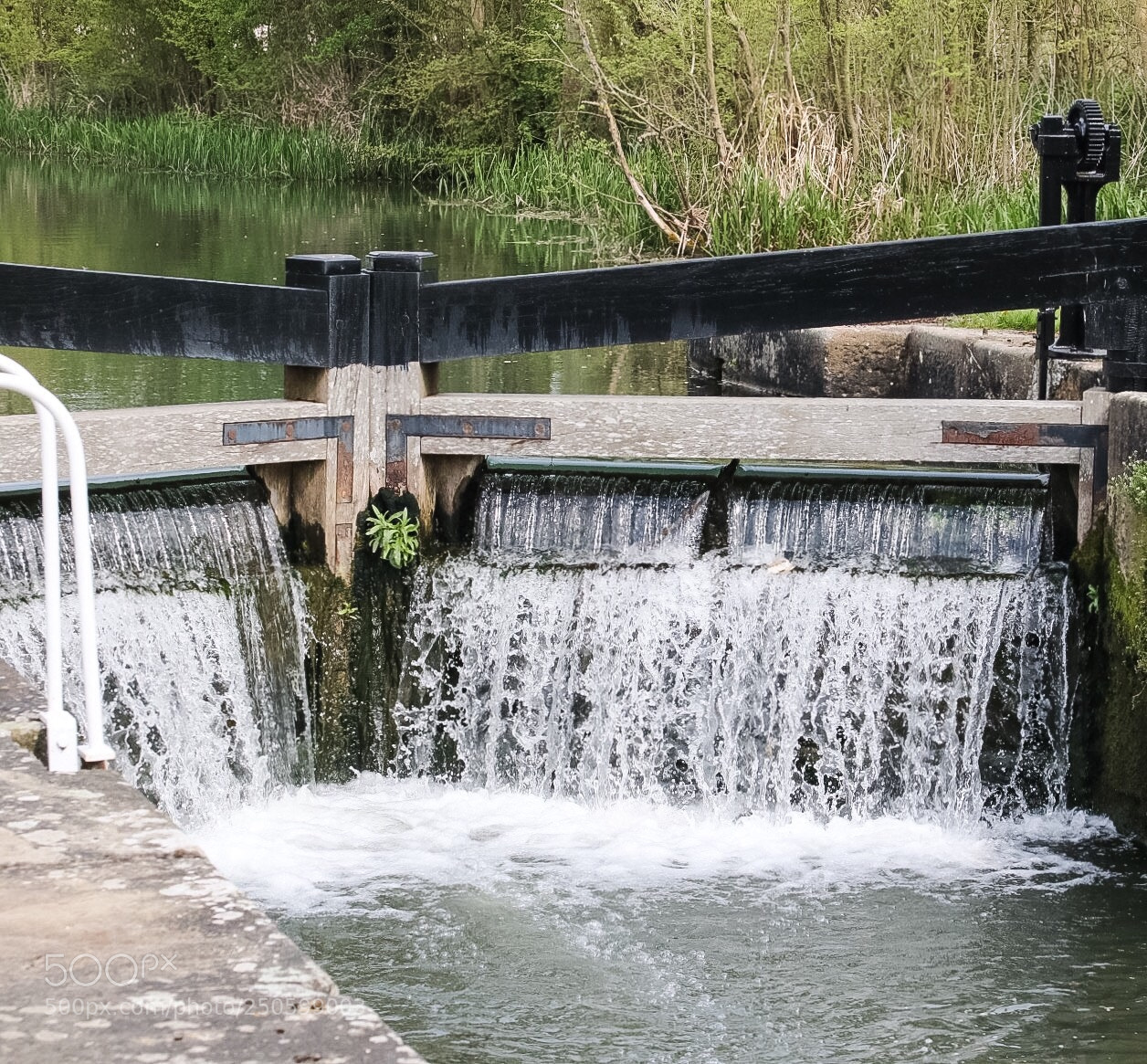 Canon EOS 750D (EOS Rebel T6i / EOS Kiss X8i) sample photo. Old lock gates photography