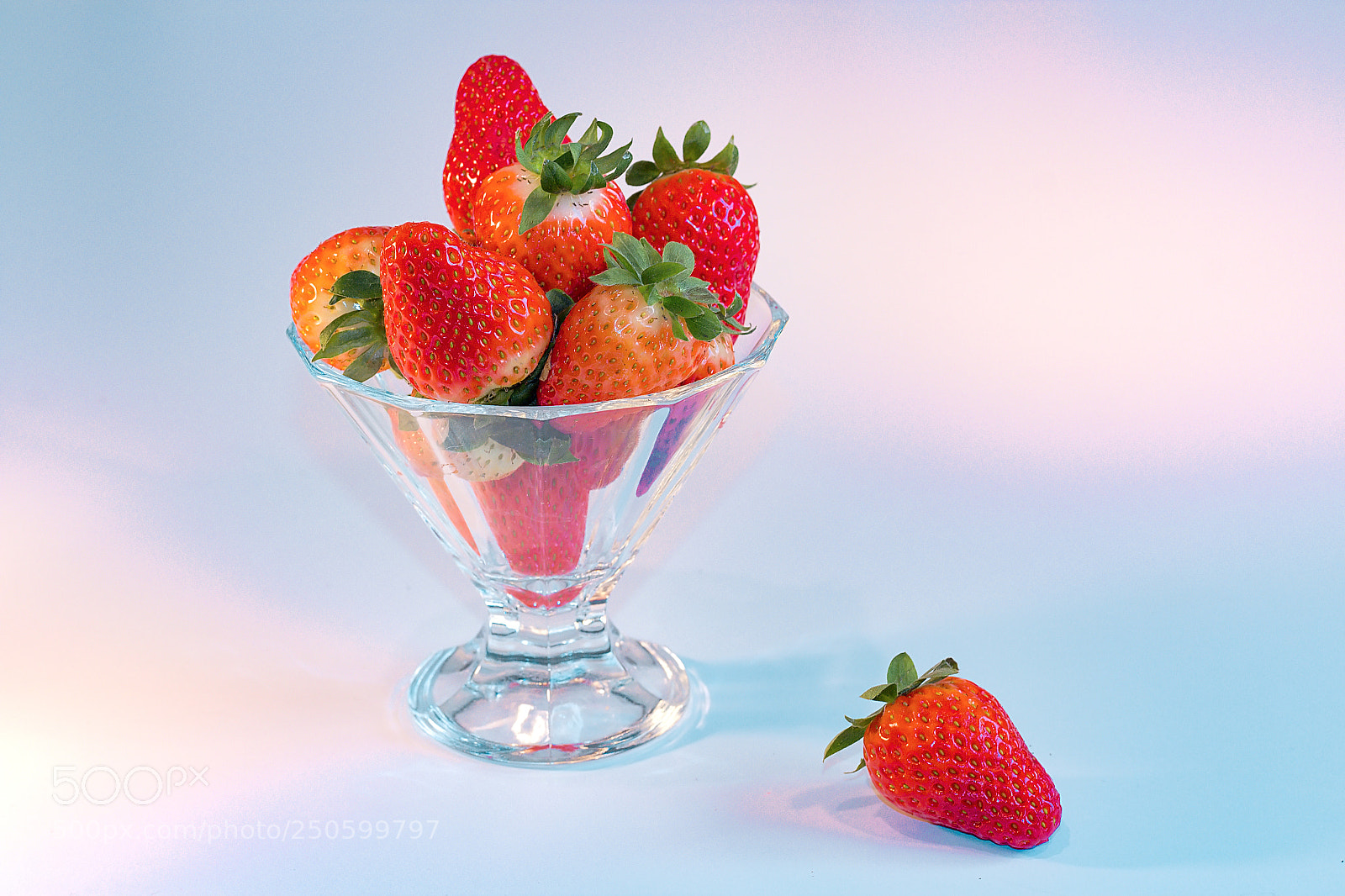 Canon EOS 1300D (EOS Rebel T6 / EOS Kiss X80) sample photo. Strawberries photography