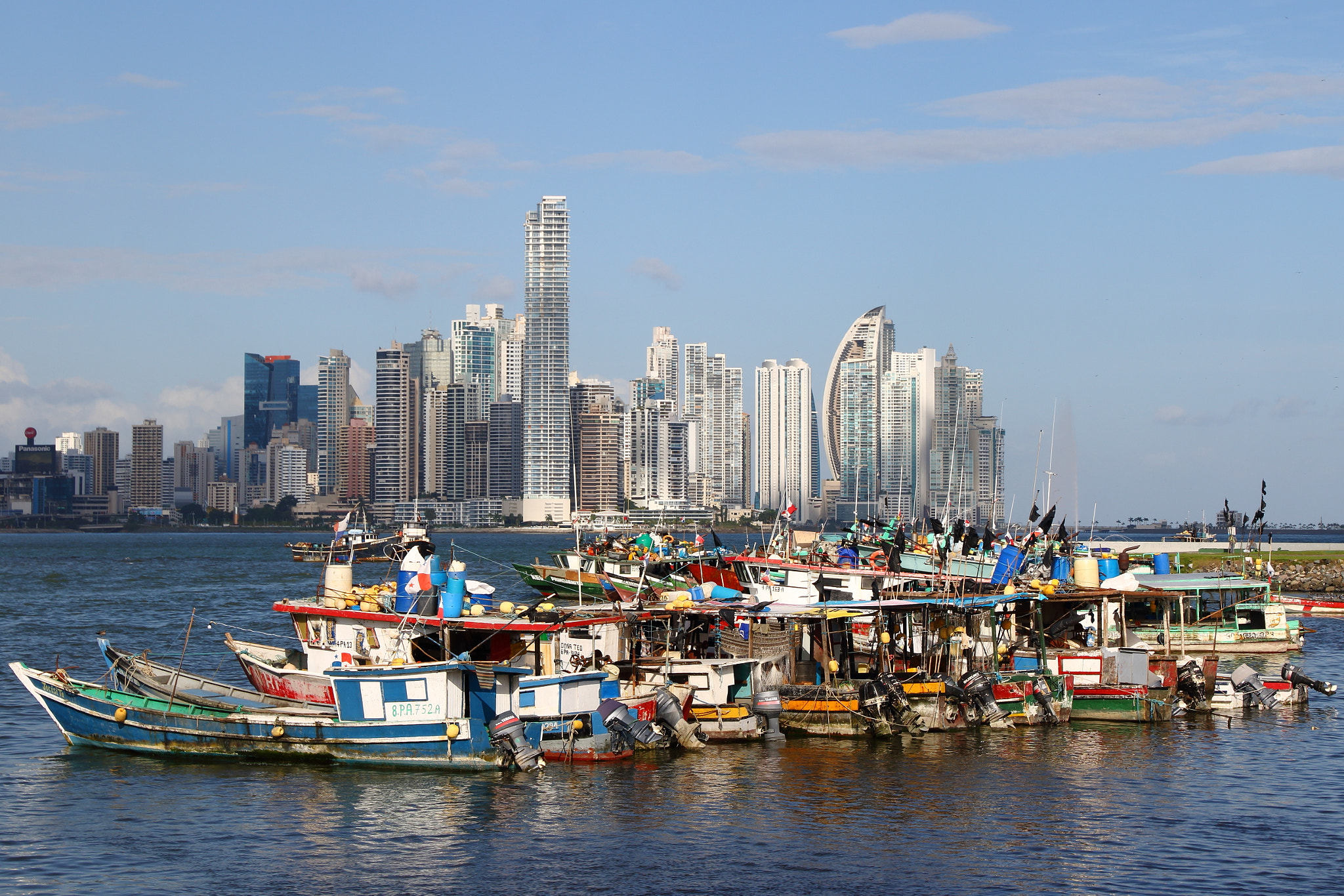 Canon EOS 70D + Canon EF-S 15-85mm F3.5-5.6 IS USM sample photo. Resting boats at panama cities fish market photography