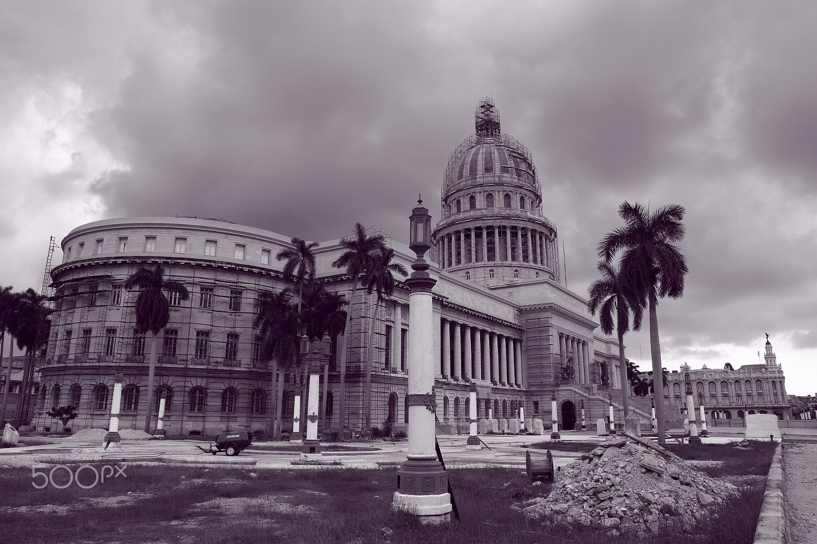 Canon EOS 70D + Canon EF-S 15-85mm F3.5-5.6 IS USM sample photo. Havana capitol photography