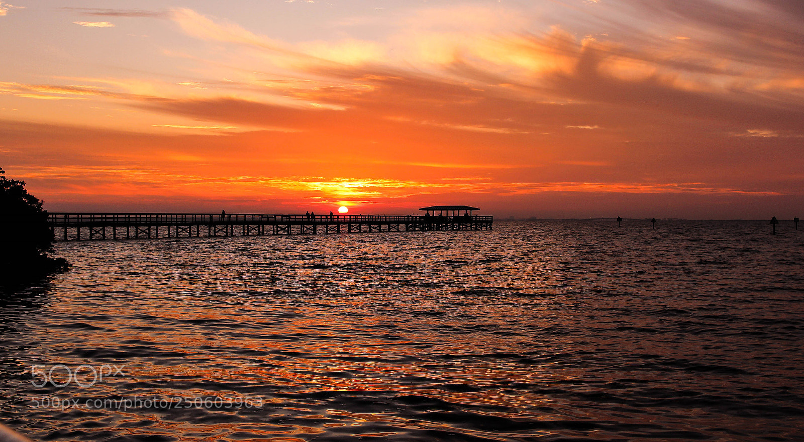 Canon EOS 600D (Rebel EOS T3i / EOS Kiss X5) sample photo. Pier awakening photography