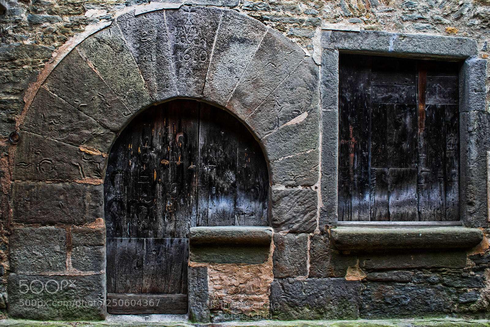 Canon EOS 1200D (EOS Rebel T5 / EOS Kiss X70 / EOS Hi) sample photo. Ancient door photography