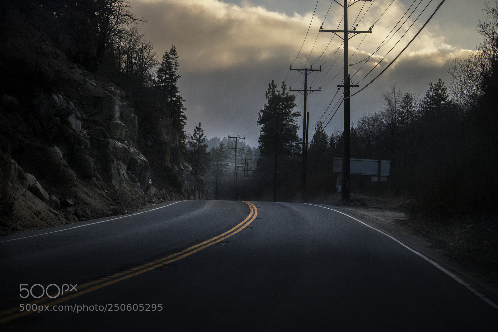 Canon EOS 750D (EOS Rebel T6i / EOS Kiss X8i) sample photo. Road dark photography