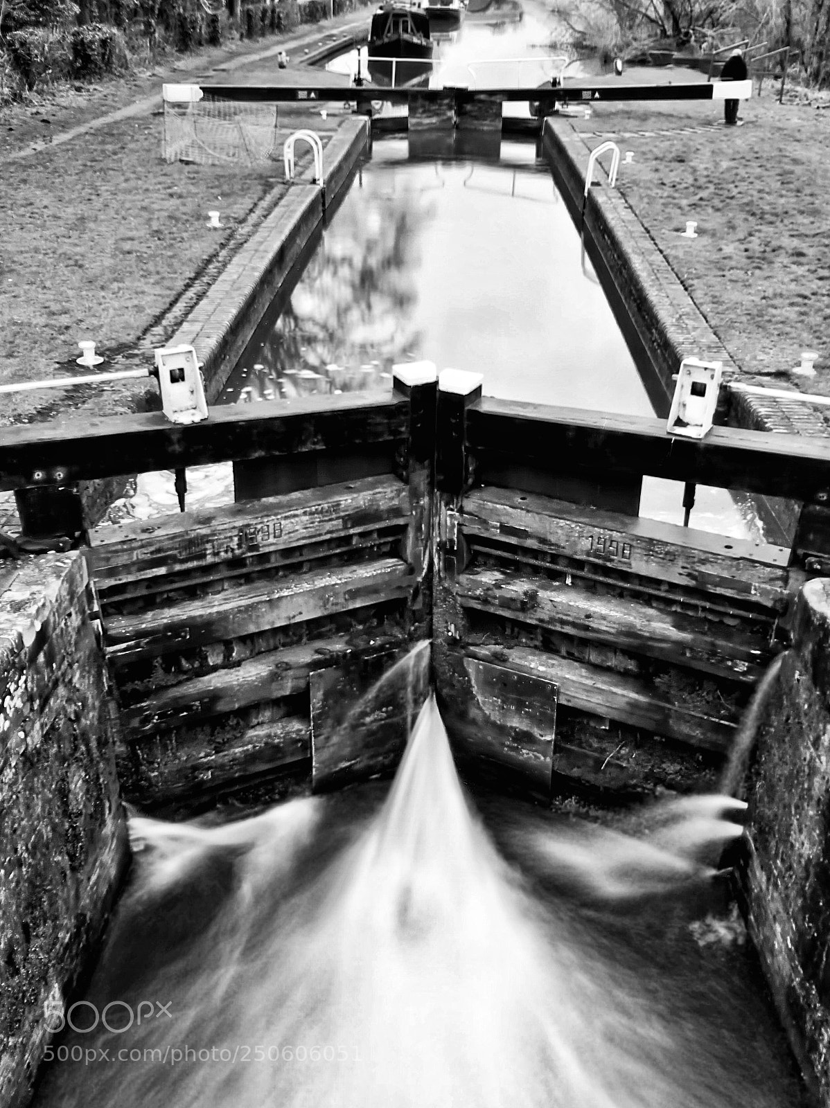 Apple iPhone SE sample photo. Leaking lock gates photography