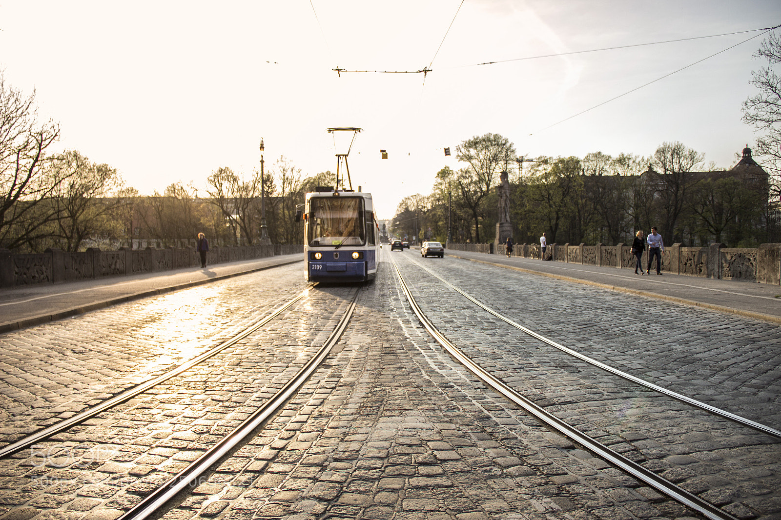Canon EOS 600D (Rebel EOS T3i / EOS Kiss X5) sample photo. Munich blurry tram shot photography