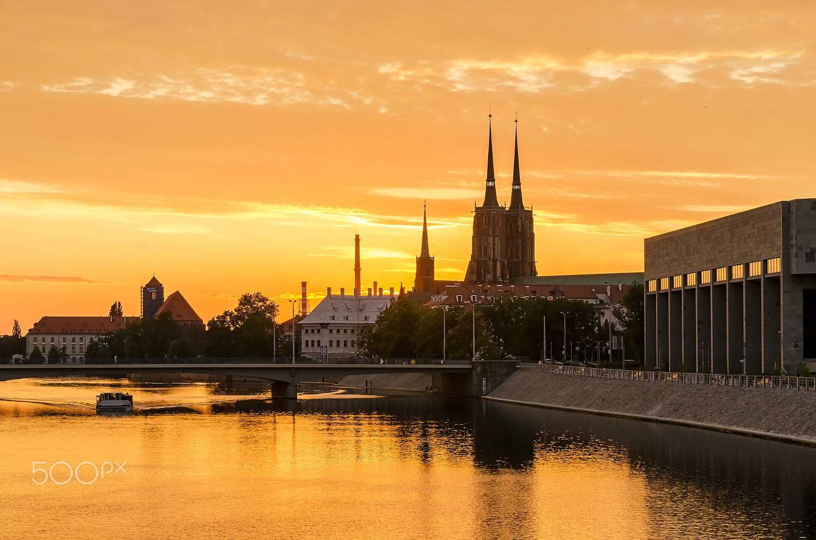 Sigma 17-50mm F2.8 EX DC OS HSM sample photo. Golden magic in wroclaw photography