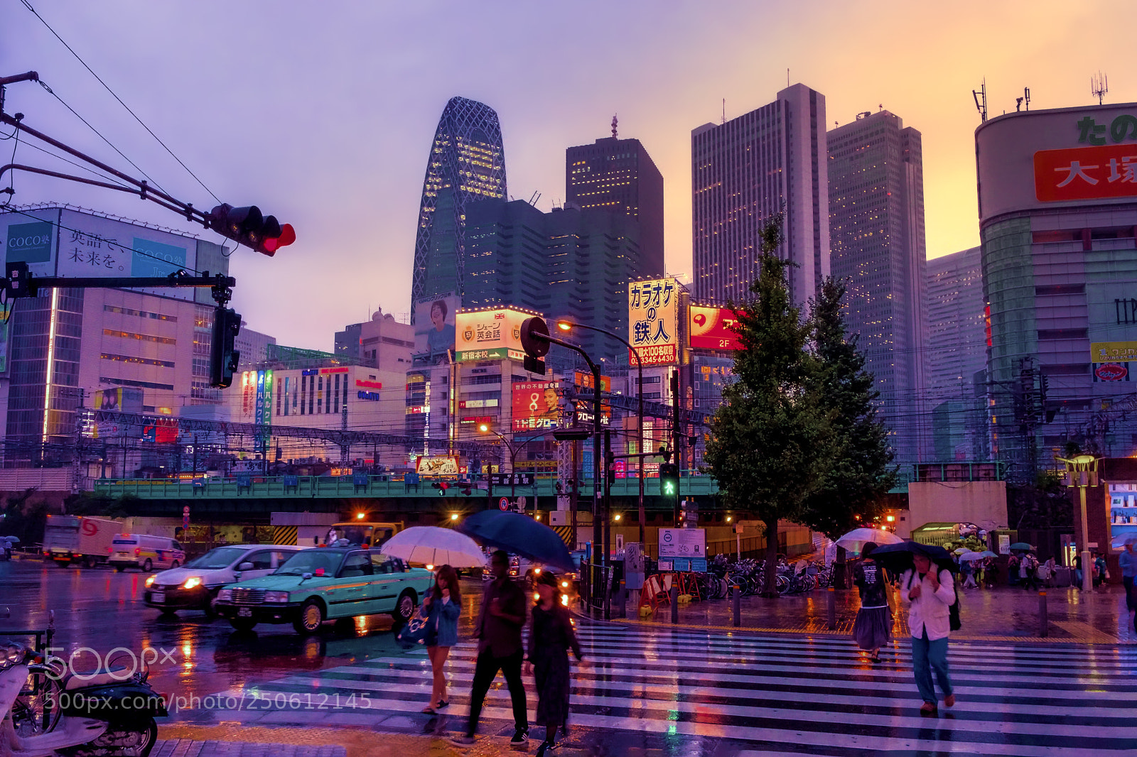 Fujifilm X100F sample photo. Sunset rain tokio photography