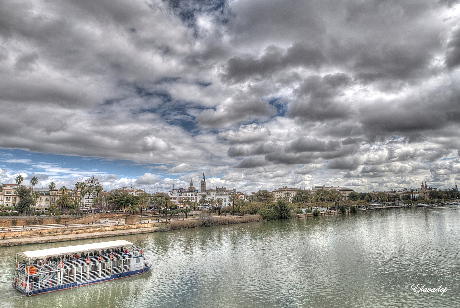 Nikon D3000 sample photo. Sevilla torre del oro photography