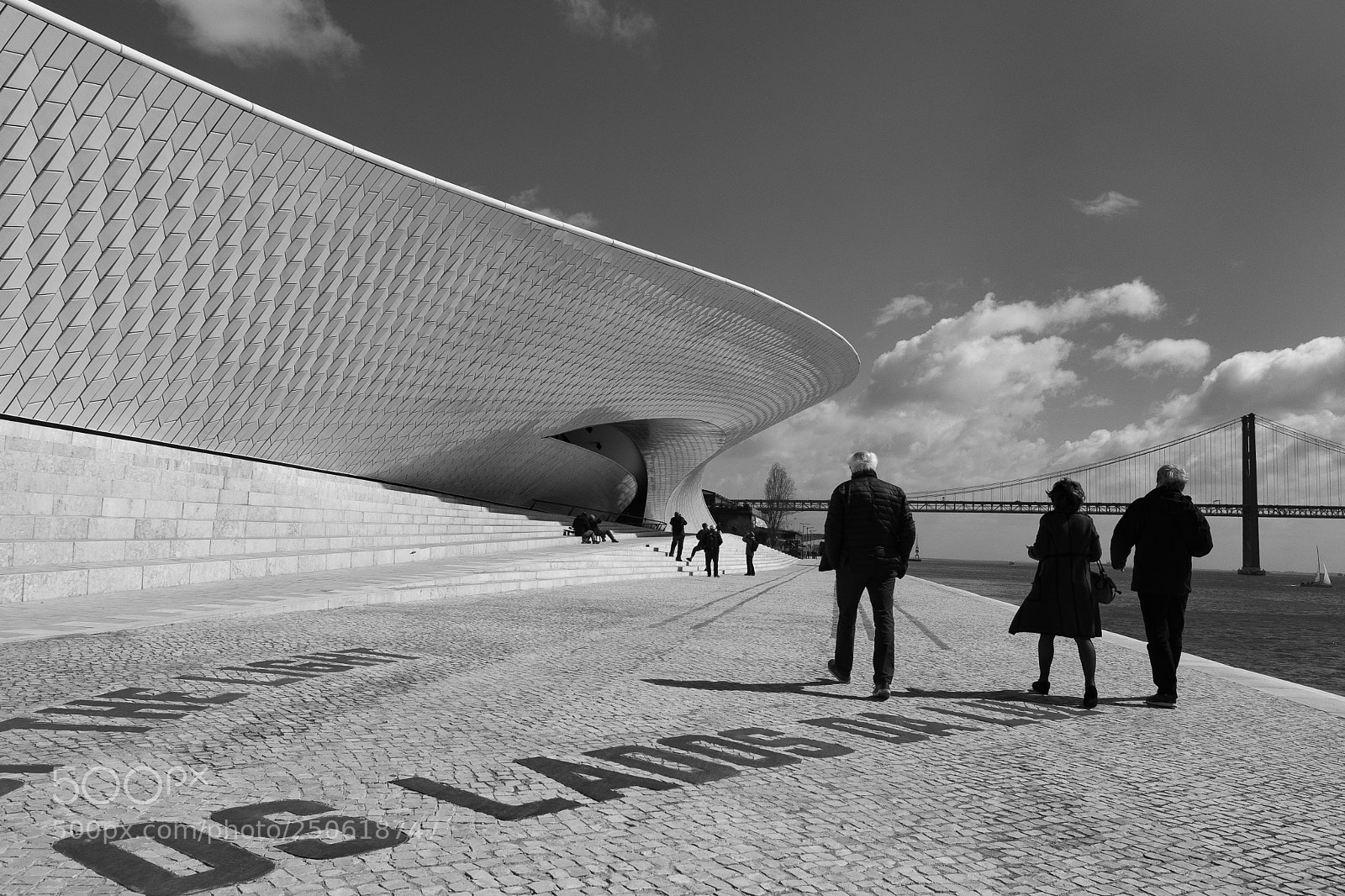 Fujifilm X-T20 sample photo. Modern side of lisbon photography