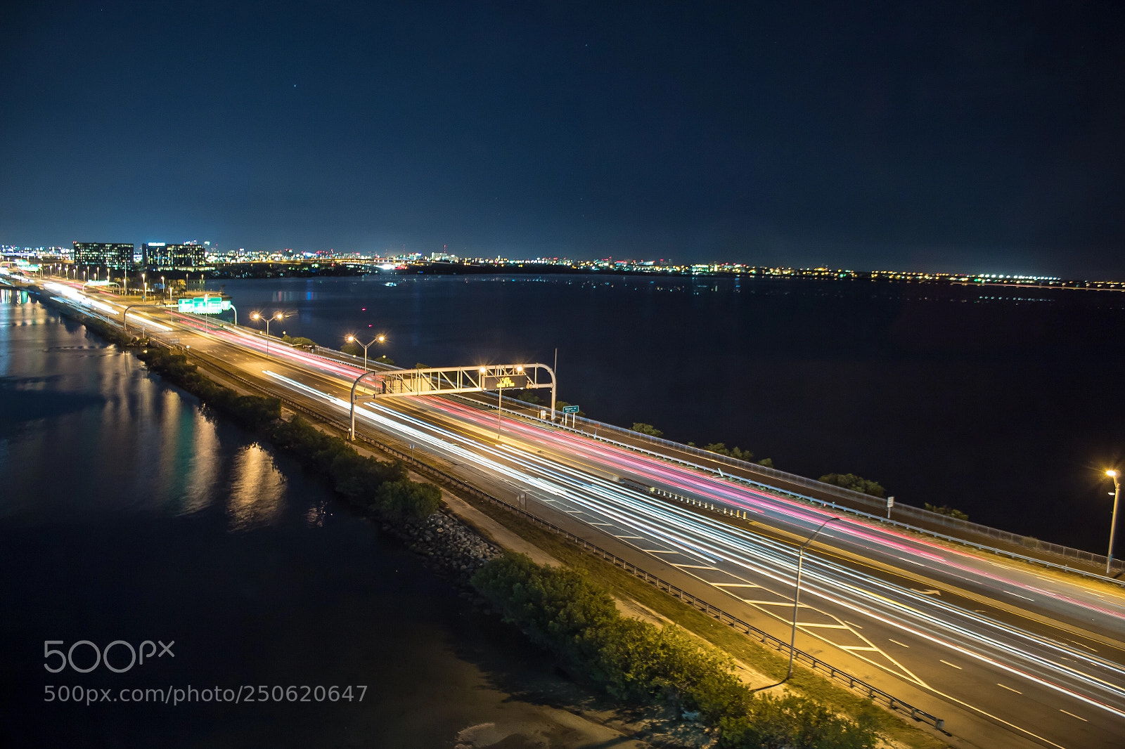 Canon EOS 1300D (EOS Rebel T6 / EOS Kiss X80) sample photo. Tampa bridge at night photography