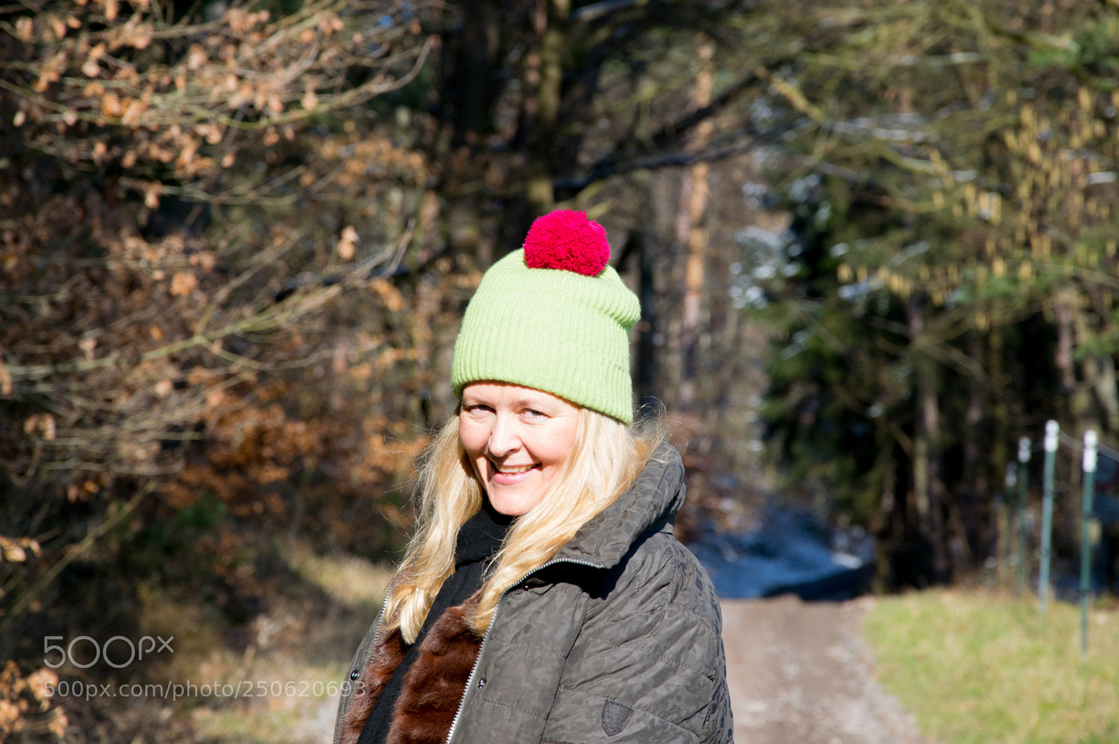 Nikon D5300 sample photo. Blond woman with green photography