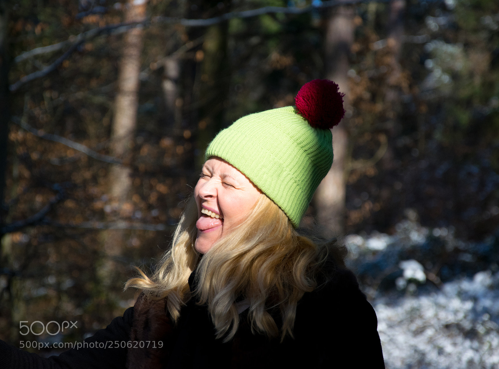 Nikon D5300 sample photo. Blond woman with green photography