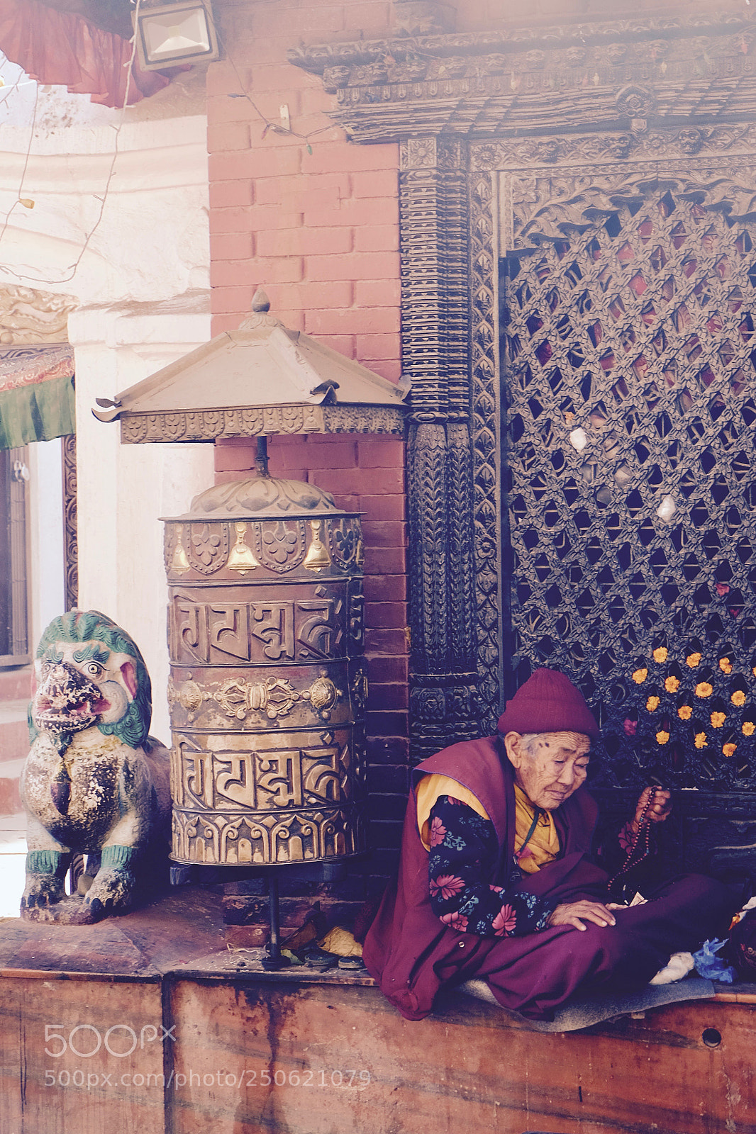 Fujifilm X-T10 sample photo. Old lady praying photography