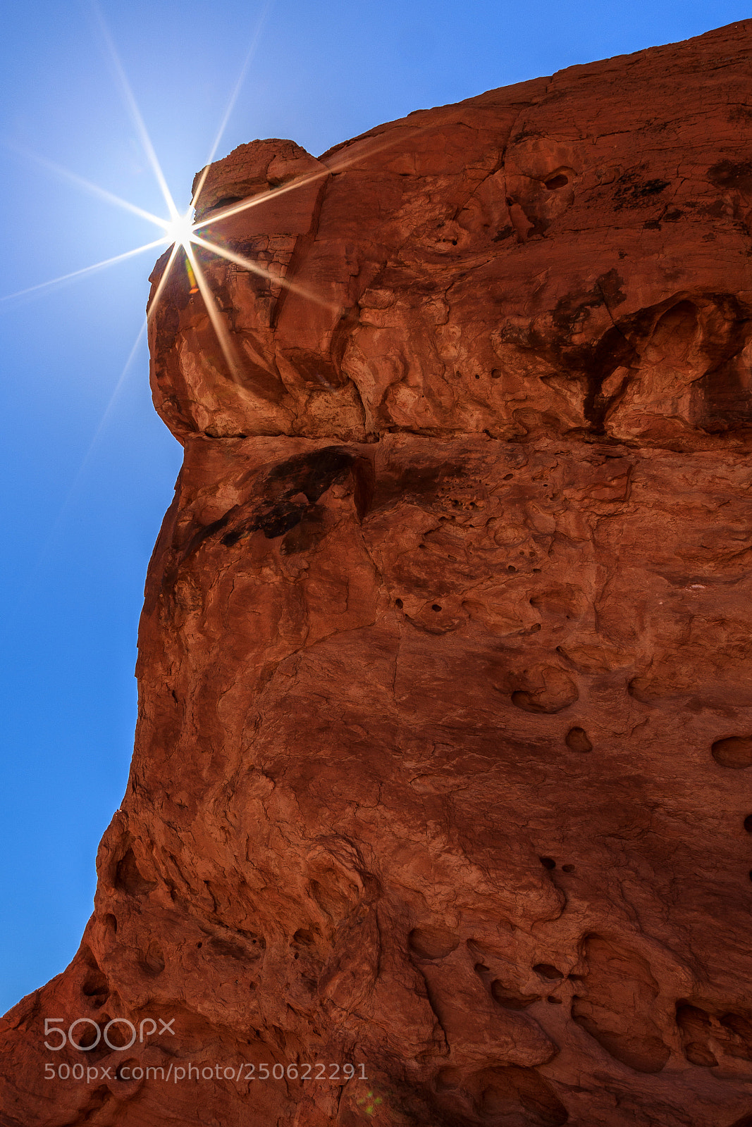 Canon EOS 5D Mark IV sample photo. Red rock starburst photography