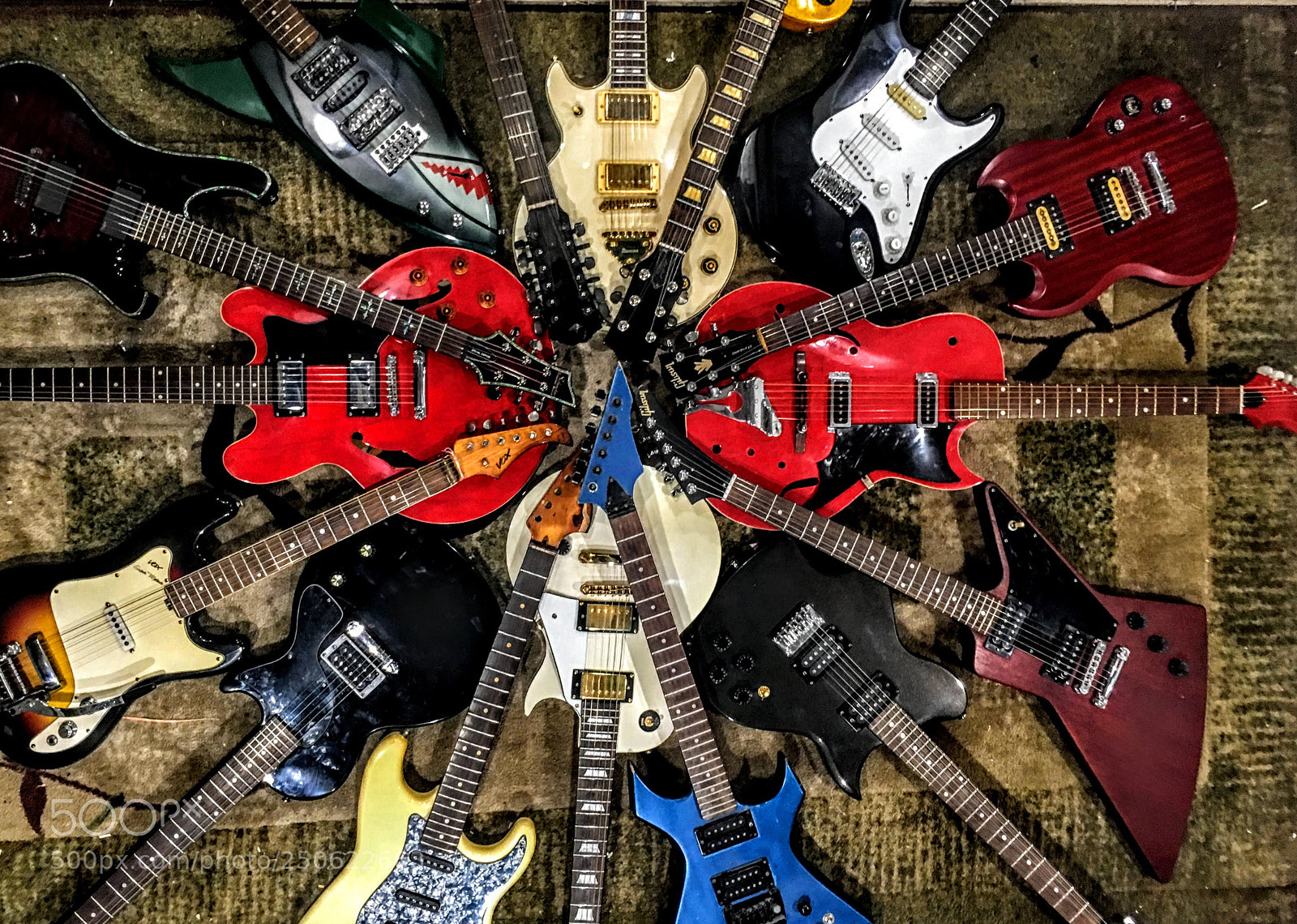 Apple iPhone 6s Plus sample photo. Hypnotic guitars photography