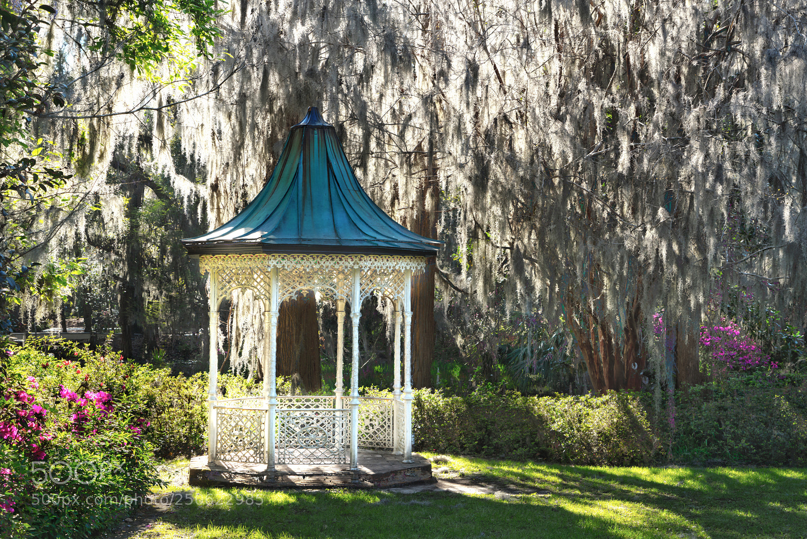 Sony a7R III sample photo. Gazebo photography