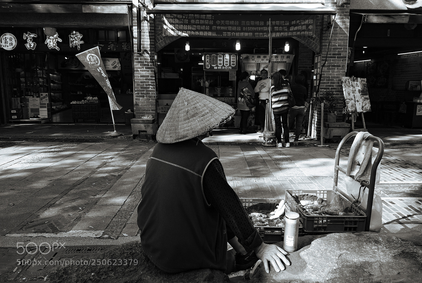 Sony Cyber-shot DSC-RX100 sample photo. Street vendor photography