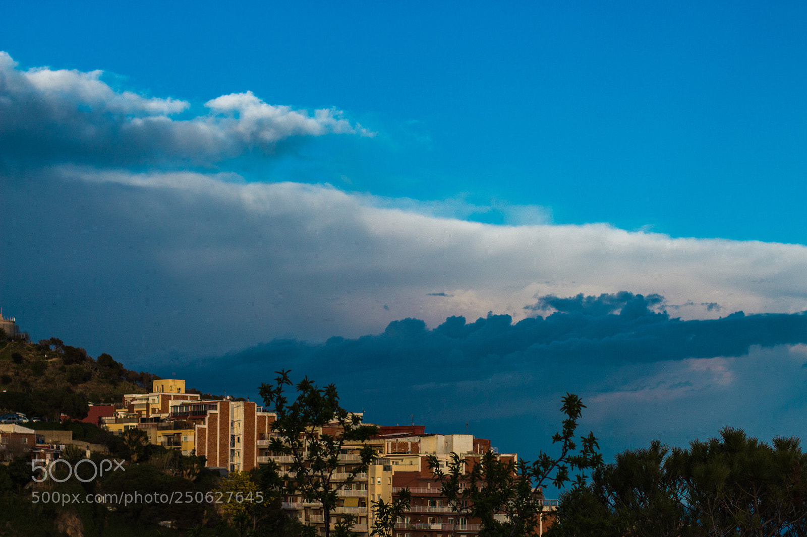 Canon EOS 700D (EOS Rebel T5i / EOS Kiss X7i) sample photo. Clouds over the houses photography