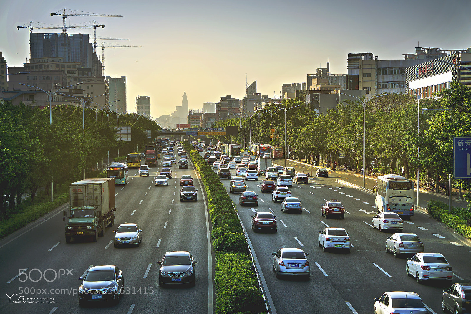 Sony a6000 sample photo. Good morning, the city. photography