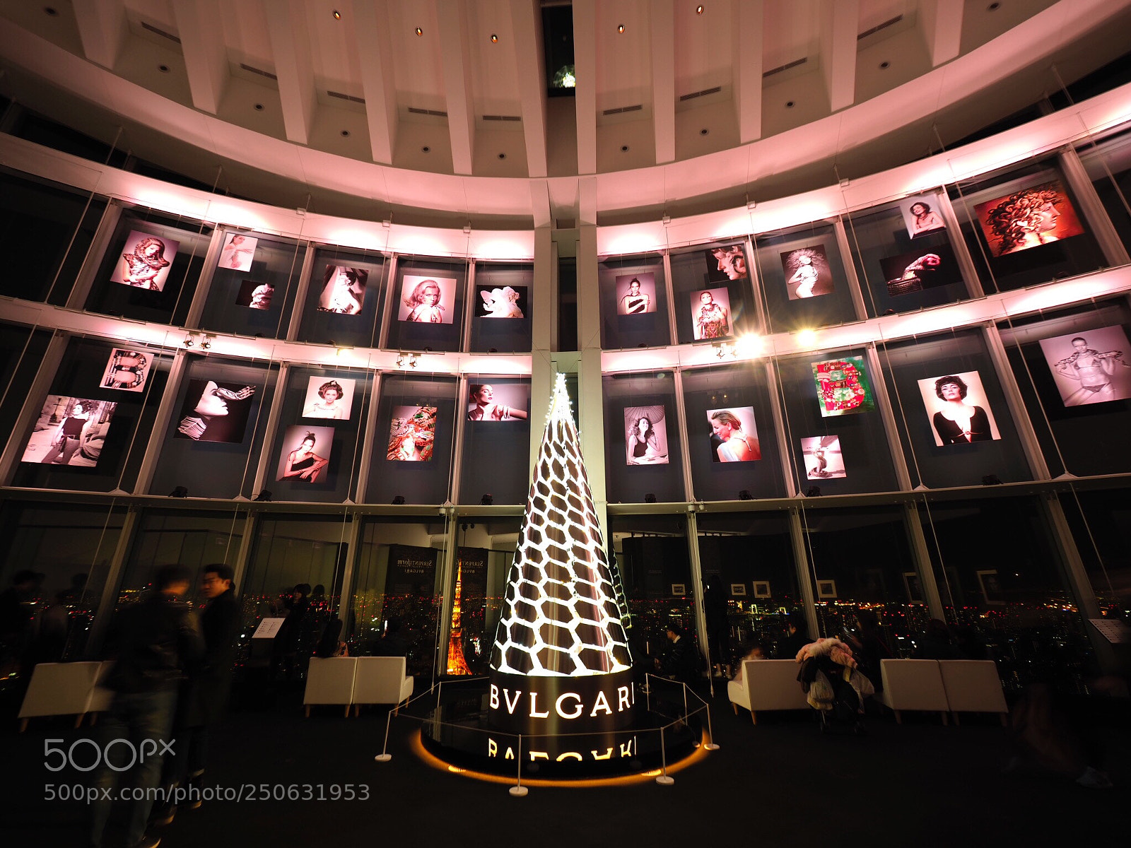 Olympus OM-D E-M1 Mark II sample photo. Photo exhibition floating in photography