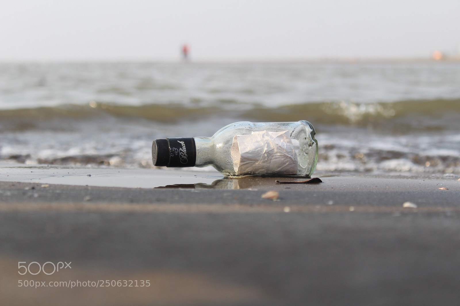 Canon EOS 1300D (EOS Rebel T6 / EOS Kiss X80) sample photo. Massage in bottle  photography