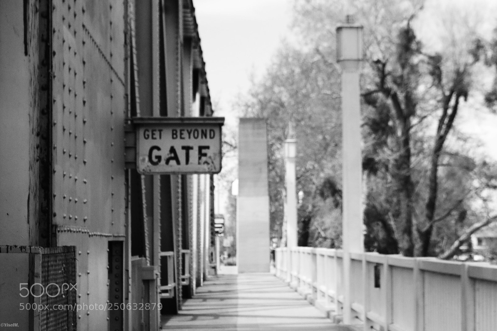 Canon EOS 70D sample photo. Beyond the gate photography
