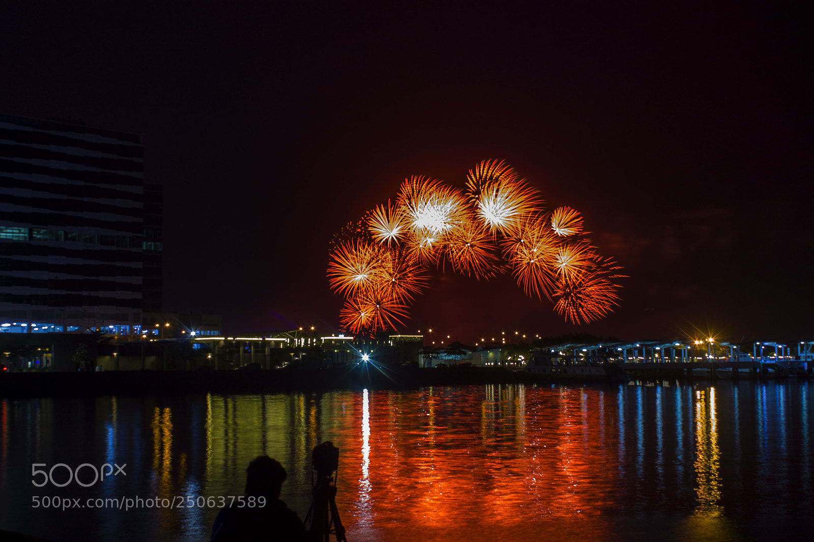 Canon EOS 1100D (EOS Rebel T3 / EOS Kiss X50) sample photo. China vs philippine pyromusical photography
