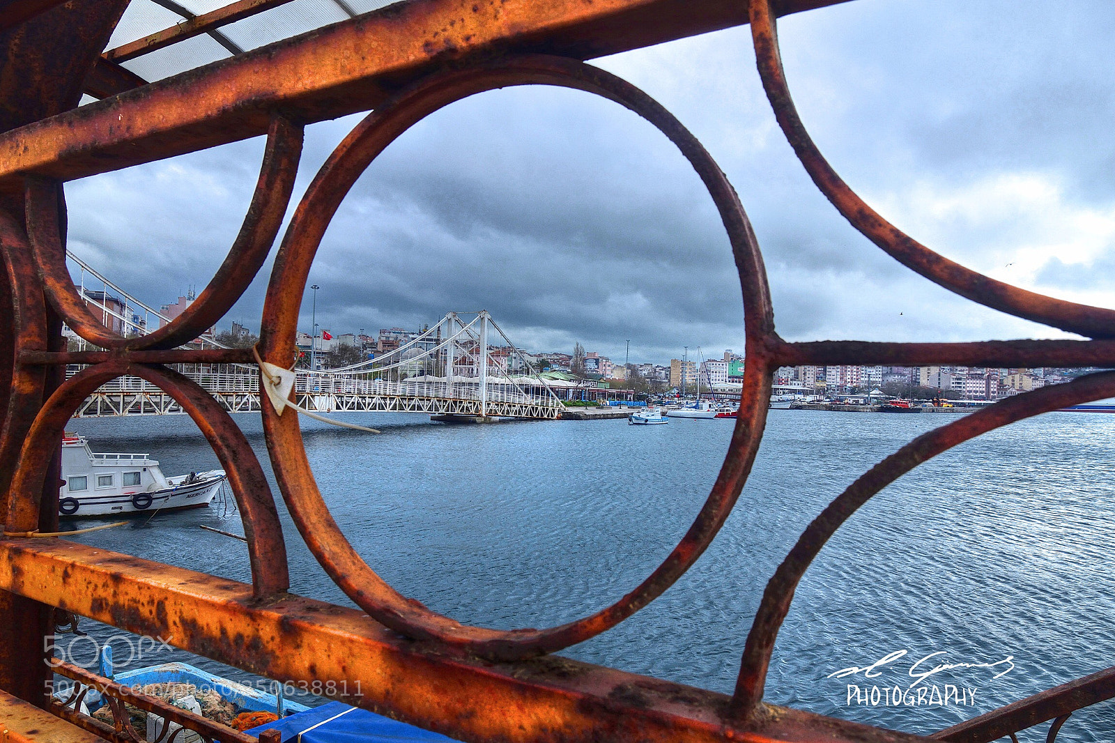 Nikon D7100 sample photo. Parmaklıklar ardından  photography