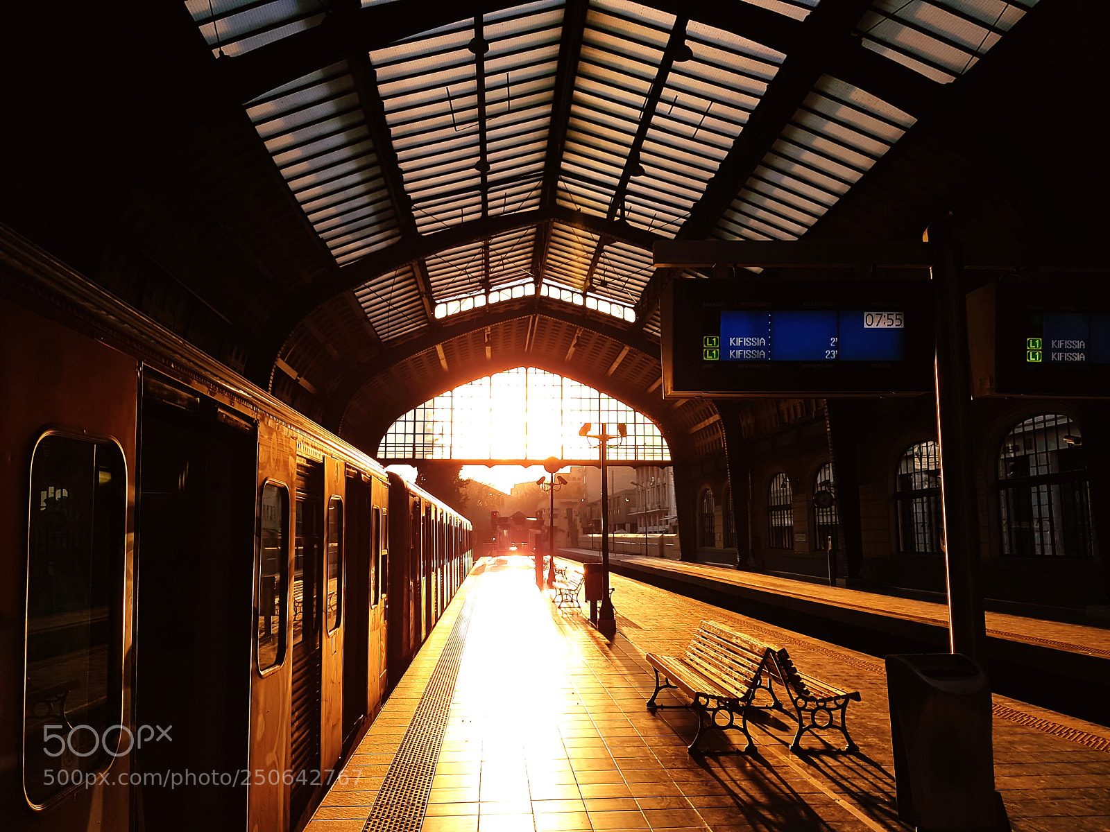Samsung Galaxy S7 sample photo. Train platform photography