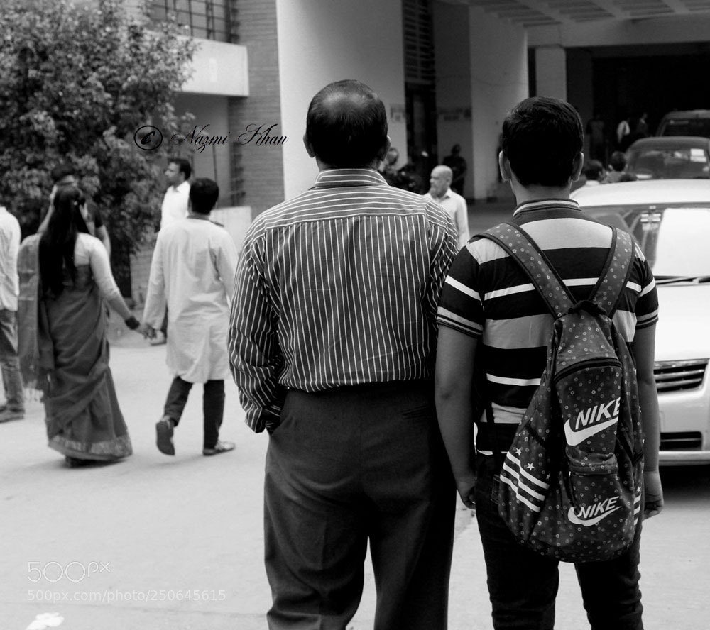 Canon EOS 1200D (EOS Rebel T5 / EOS Kiss X70 / EOS Hi) sample photo. কেউ  প্রেয়সীর হাত ধরে কেউ বাবার photography