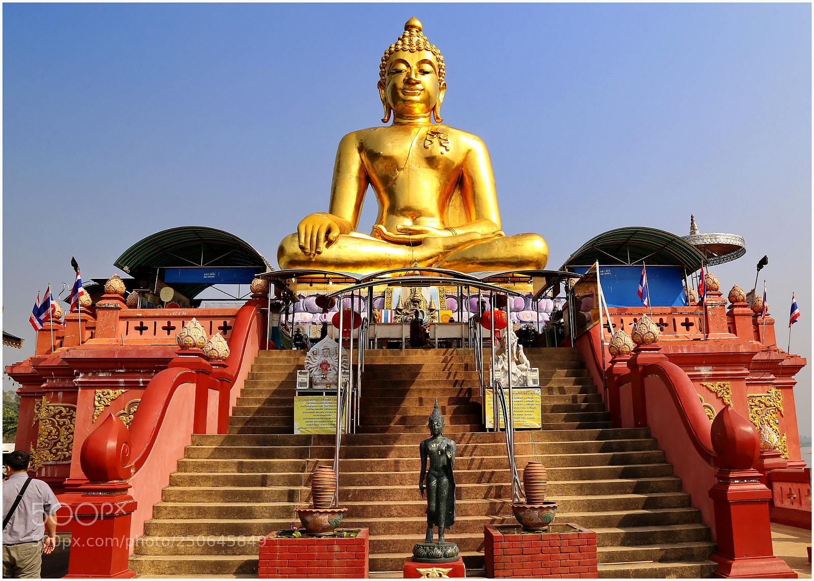 Canon EOS 6D + Canon EF 24-105mm F4L IS USM sample photo. Golden buddah golden triangle photography